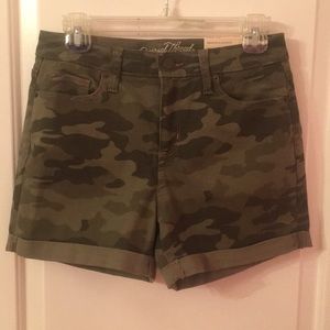 Universal Thread Camo Shorts